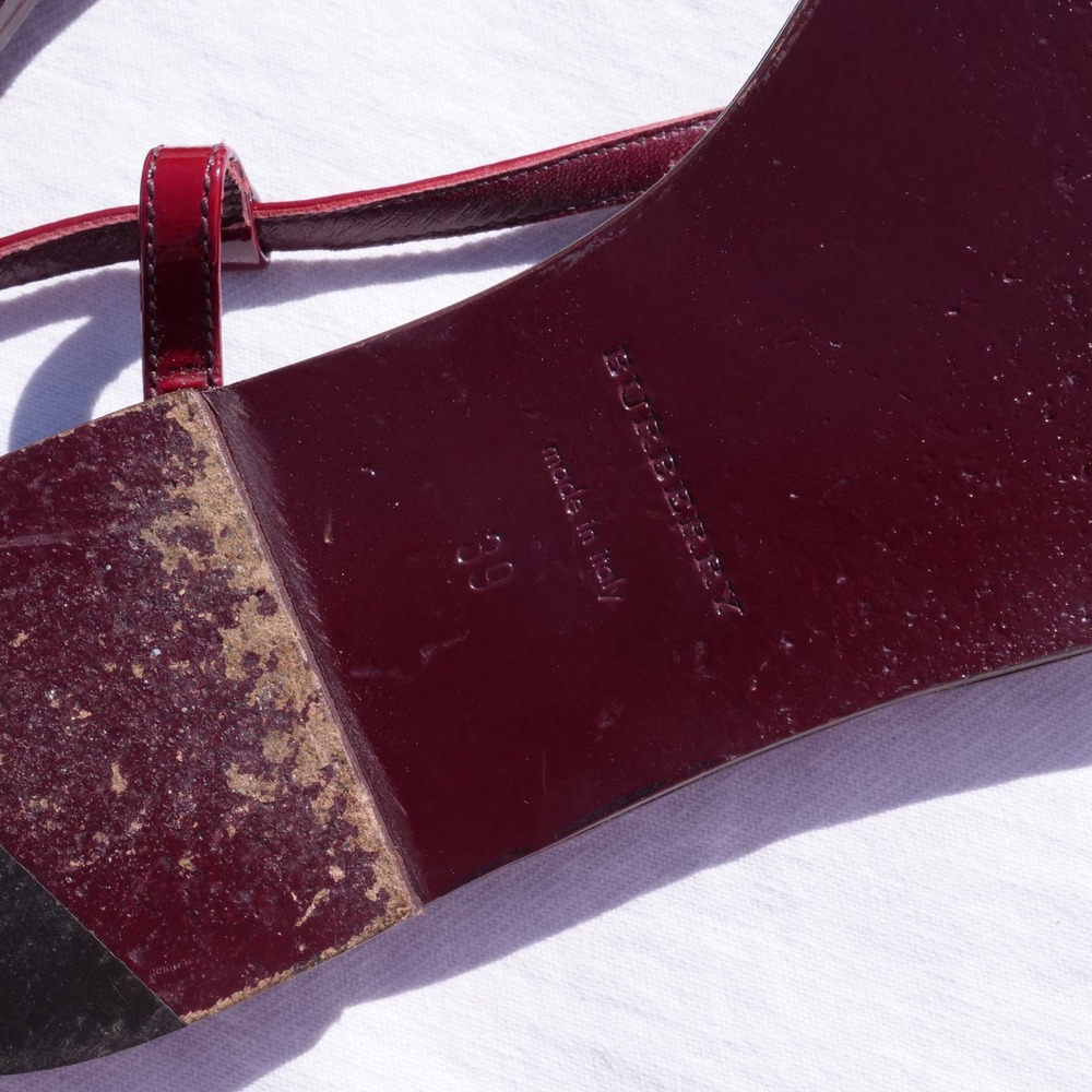 Archival‎ Burberry burgundy/wine patent leather chain accent flat thong sandals - Picture 4 of 8